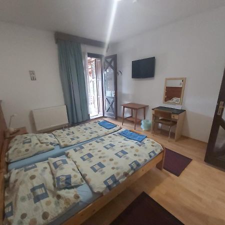 Valcsics Villa Panzio Pecs Ngoại thất bức ảnh