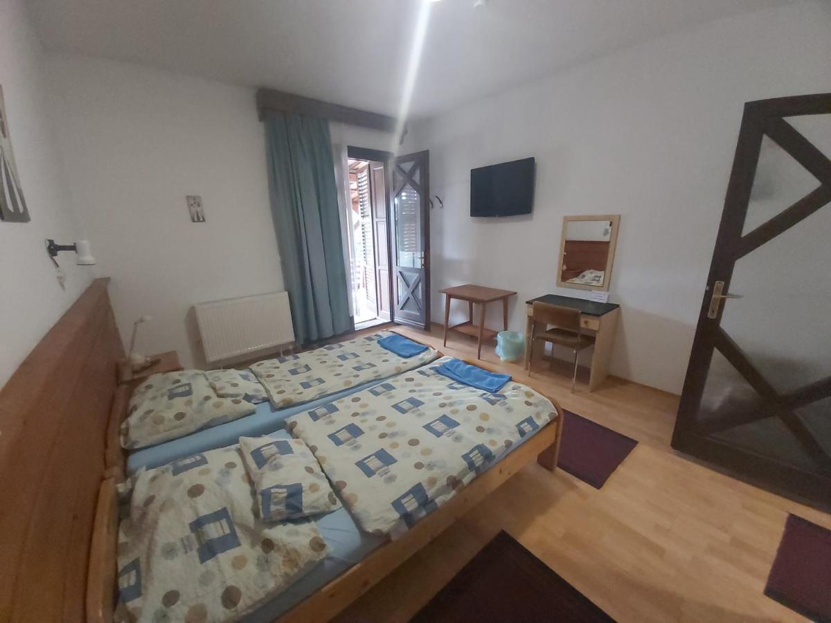 Valcsics Villa Panzio Pecs Ngoại thất bức ảnh