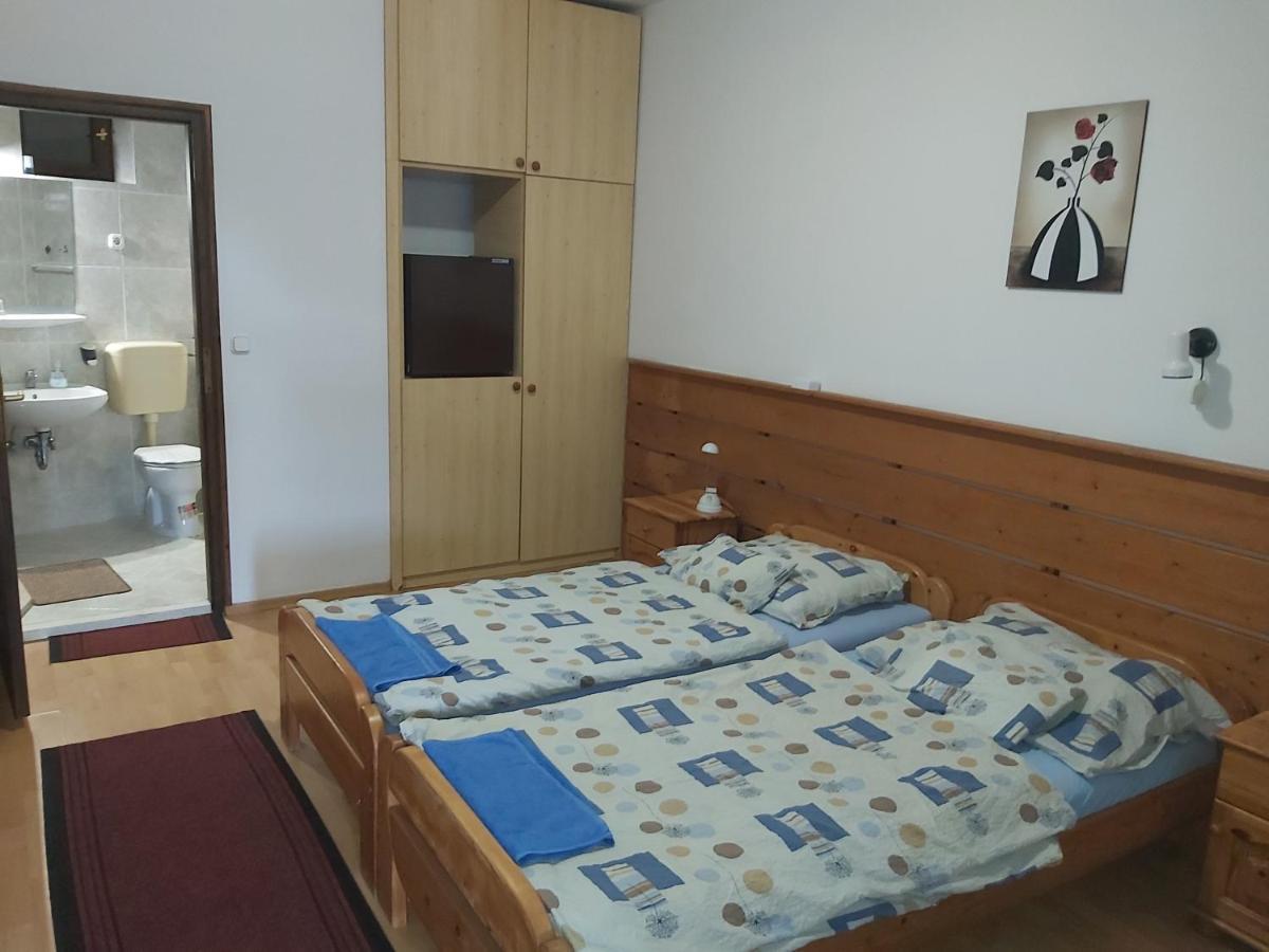 Valcsics Villa Panzio Pecs Ngoại thất bức ảnh