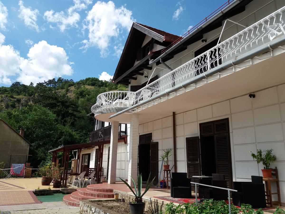 Valcsics Villa Panzio Pecs Ngoại thất bức ảnh