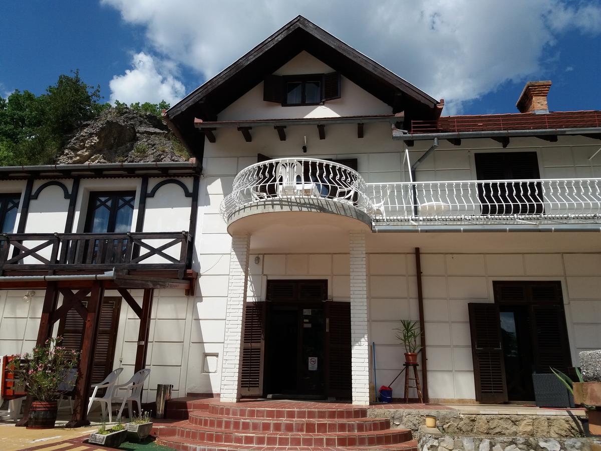 Valcsics Villa Panzio Pecs Ngoại thất bức ảnh